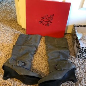 Naughty Monkey gray suede boots
